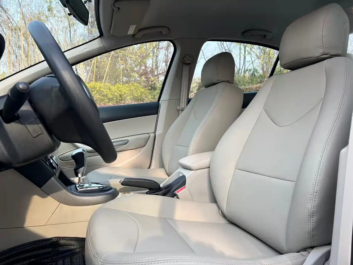 Peugeot 408 2013 2.0L Automatic Comfort Edition фото 13