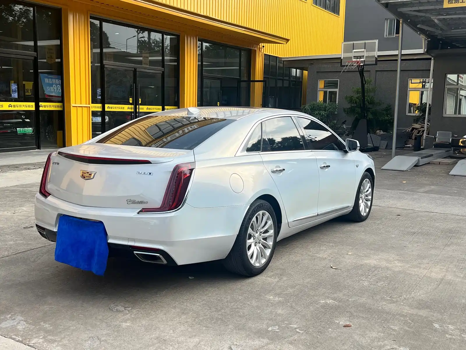 Photo 8 - Cadillac XTS