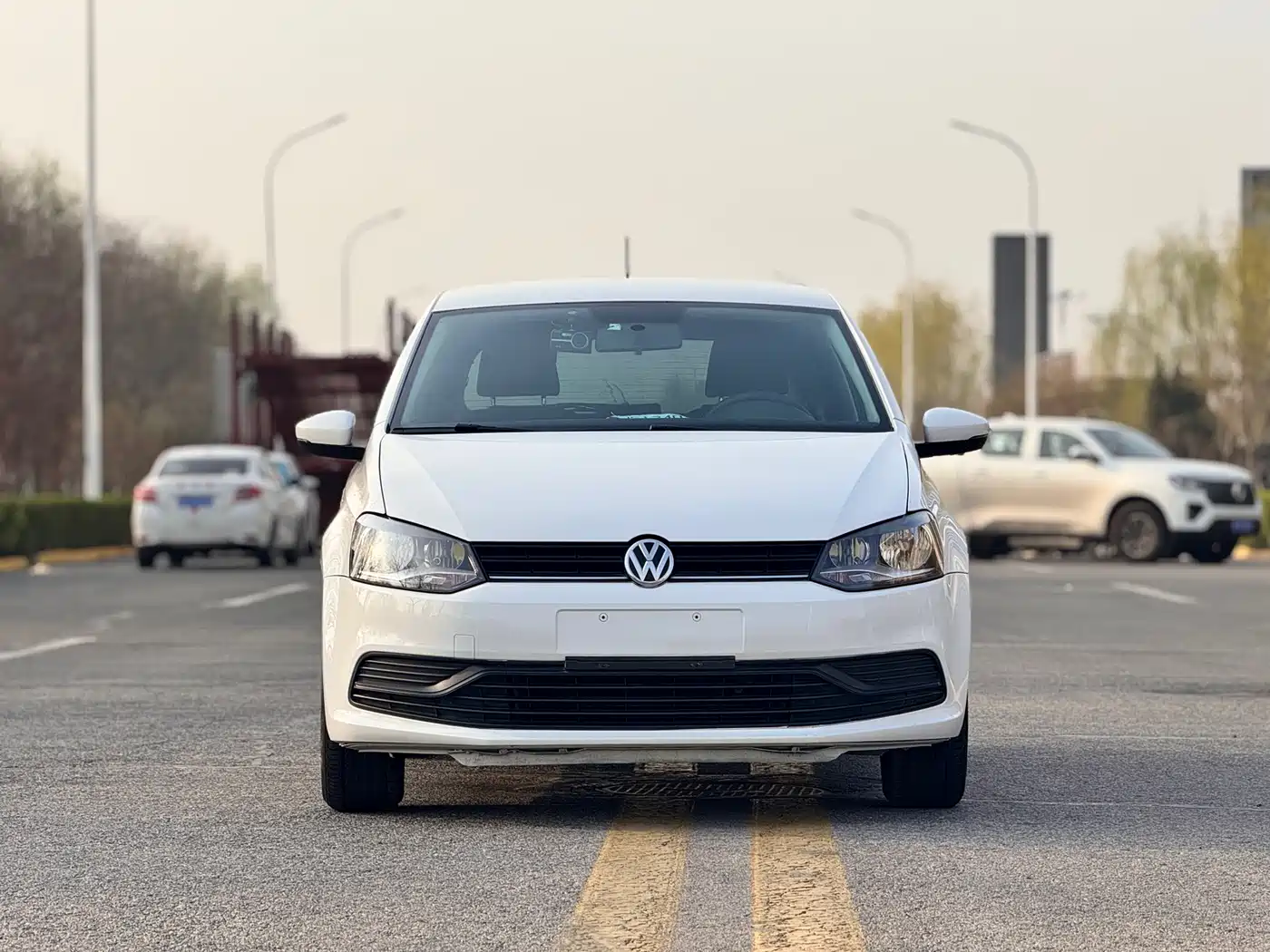 Volkswagen Polo 2014 1.4L Manual Trend Edition фото 2