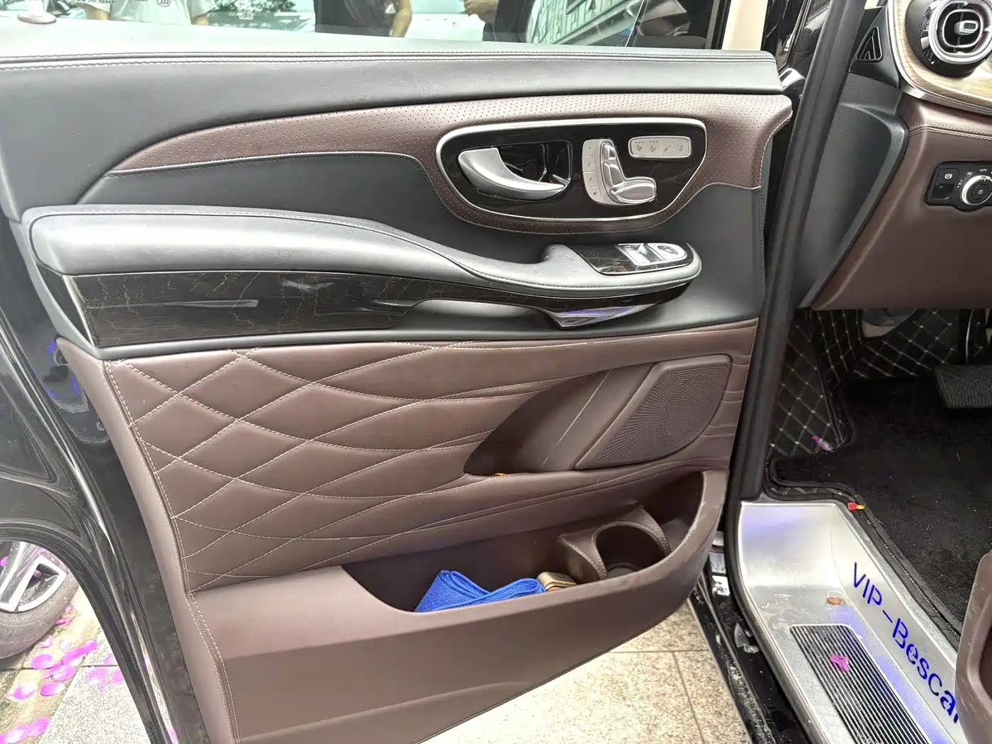 Mercedes-Benz V-Class 2025 2024 V 300 Pilot Edition
