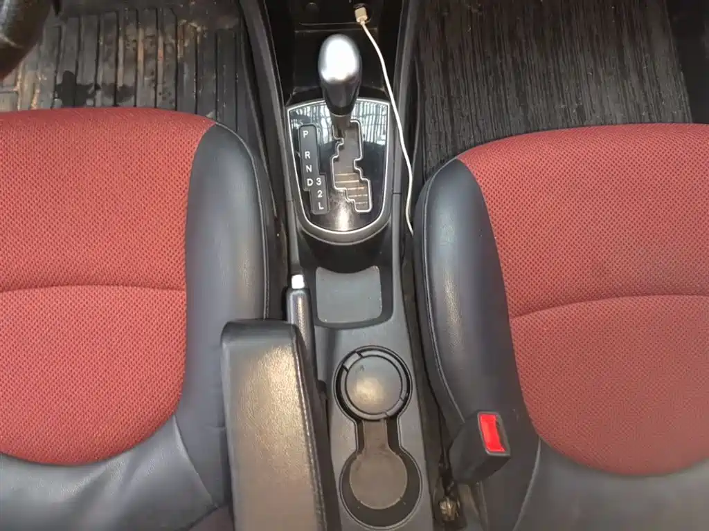 Hyundai Reina 2014 Model 1.6L Automatic TOP фото 14