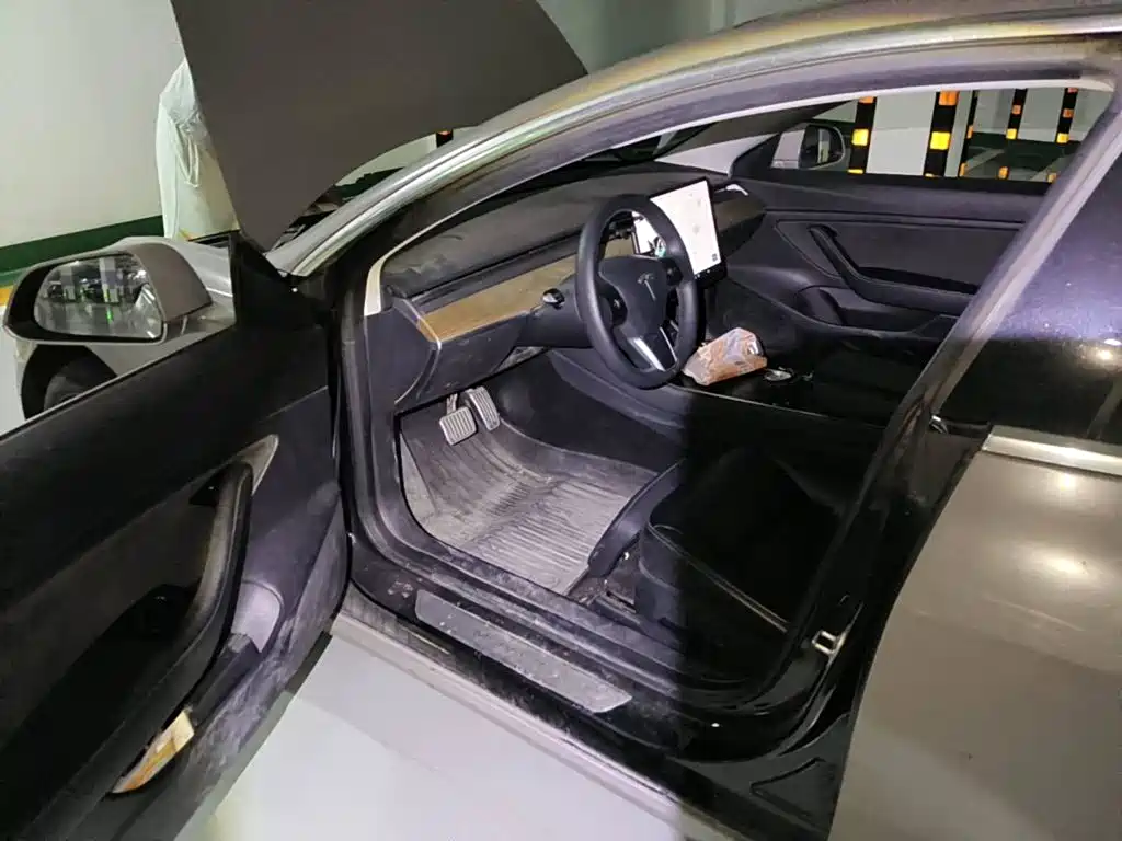 Фото 8 - Tesla Model 3