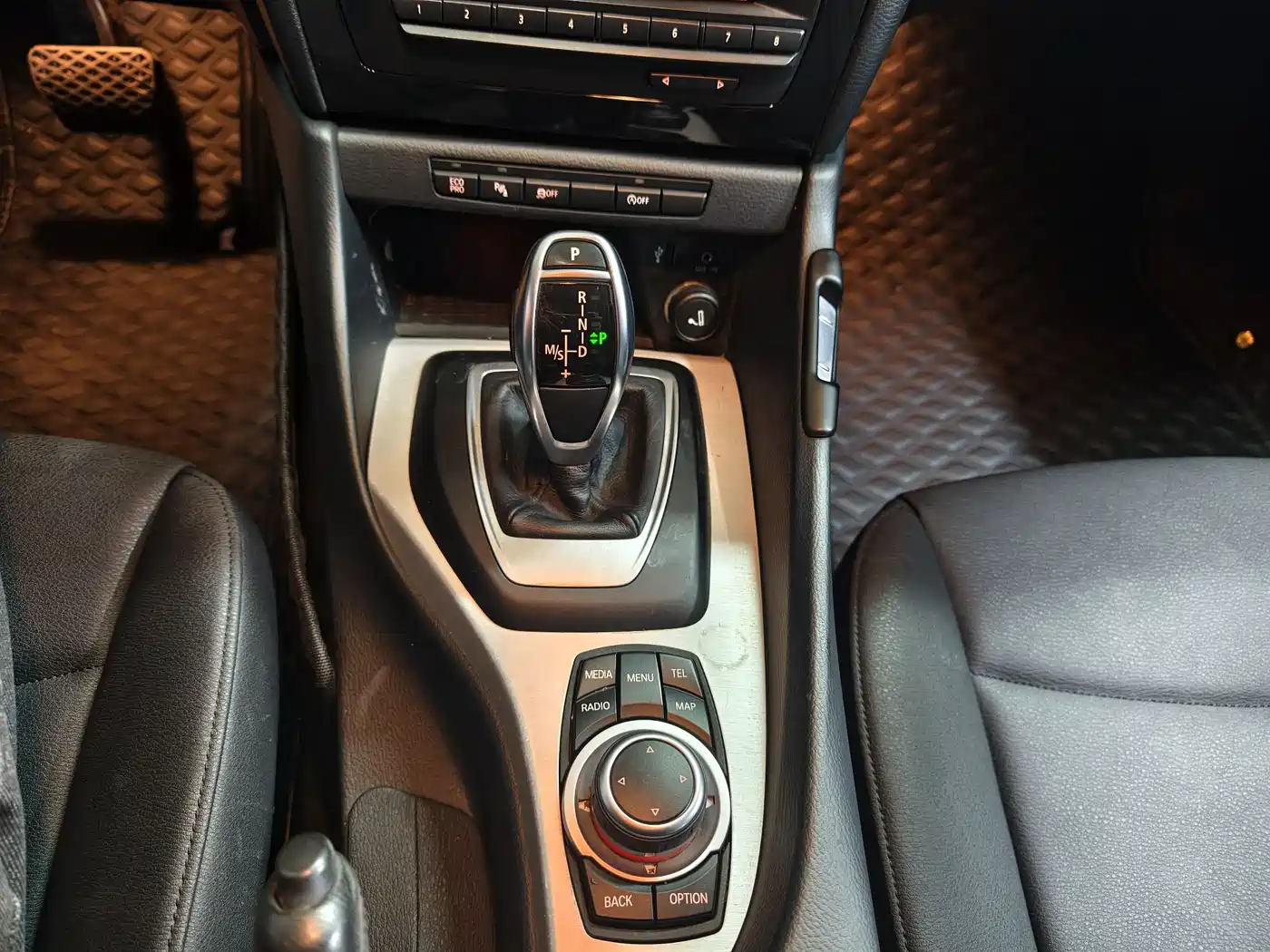 BMW X1 2014 sDrive18i Leading Edition фото 17
