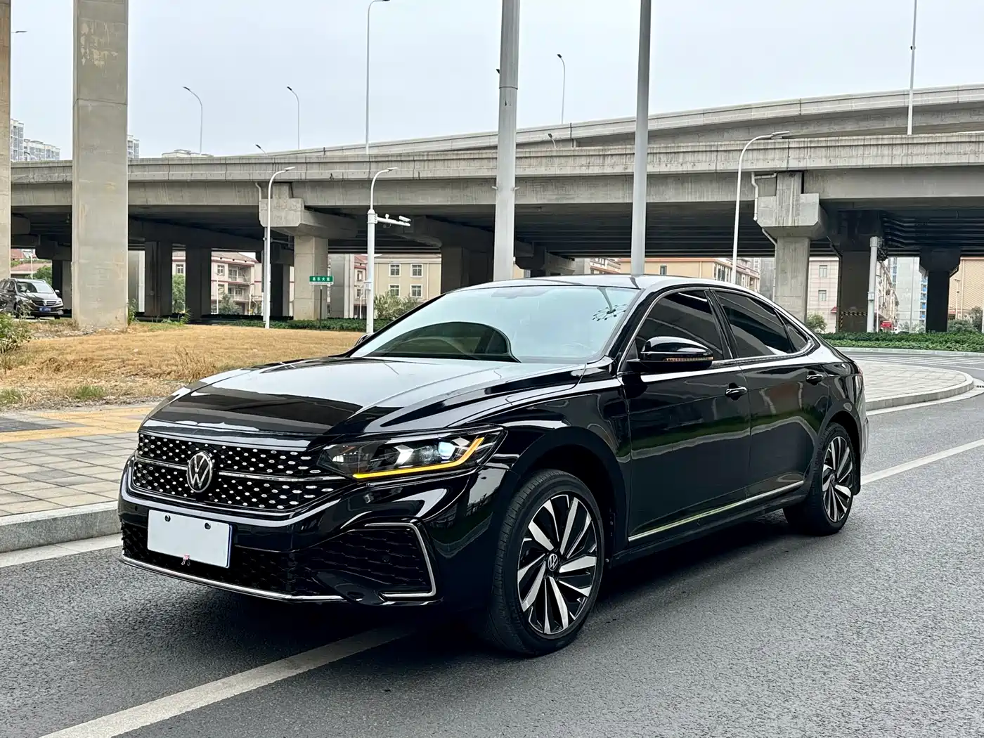 Volkswagen Passat 2022 330TSI Starlight Elite Edition