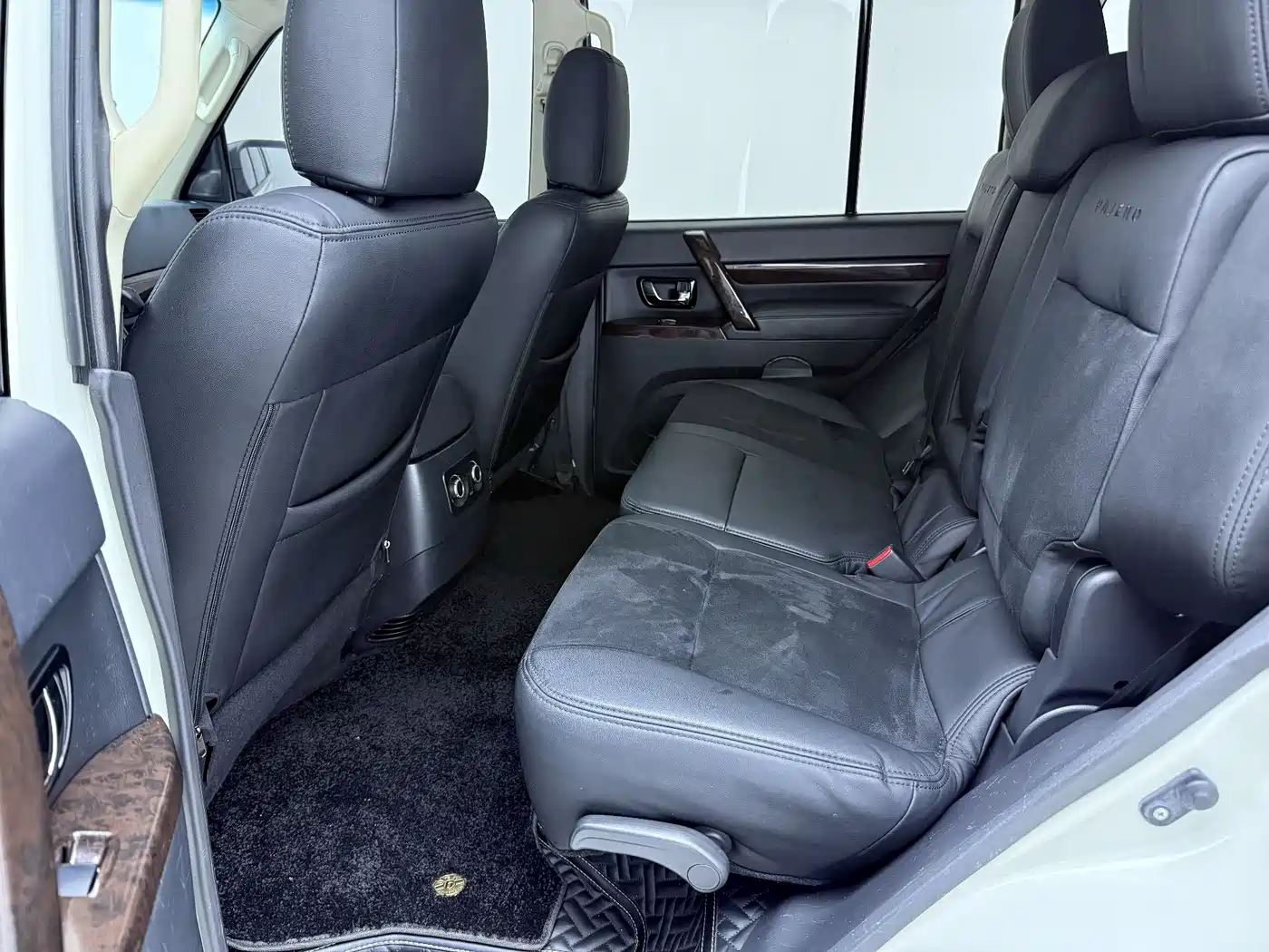 Mitsubishi Pajero (Import) 2018 3.0L Automatic Luxury Edition фото 15
