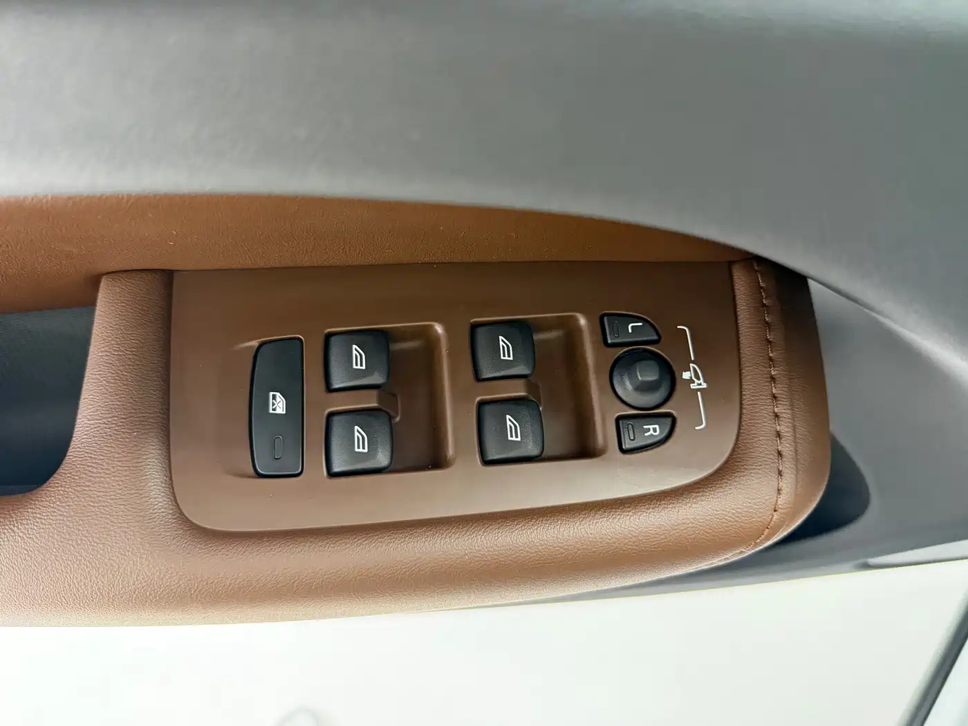 VOLVO XC60 PLUG IN HYBRID