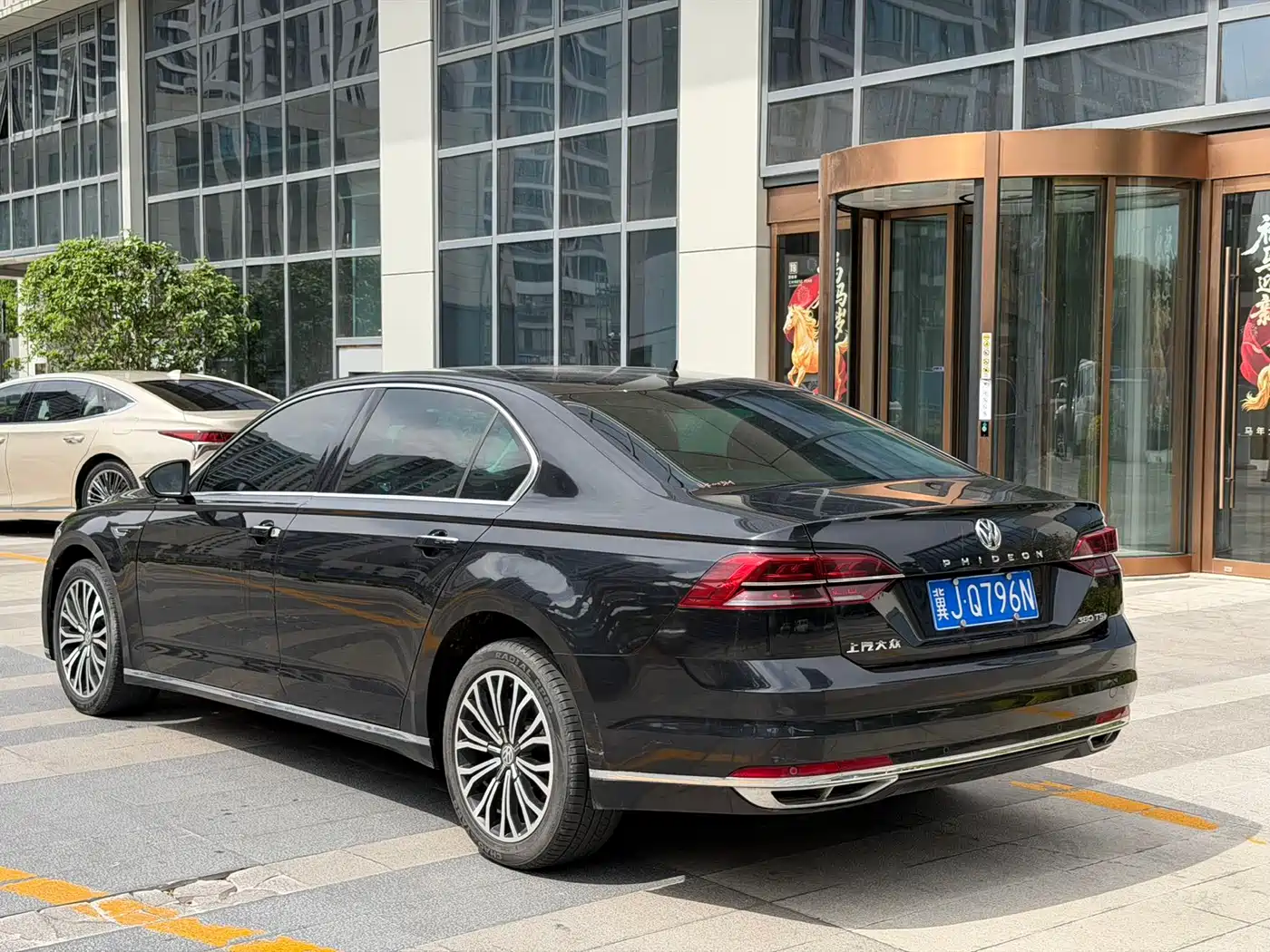 Volkswagen Phideon 2018 Facelift 380TSI FWD Business фото 16