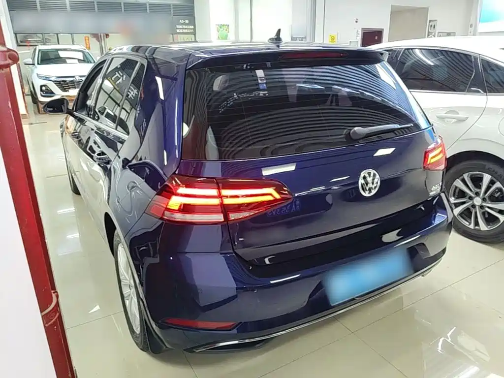 Фото 5 - Volkswagen Golf