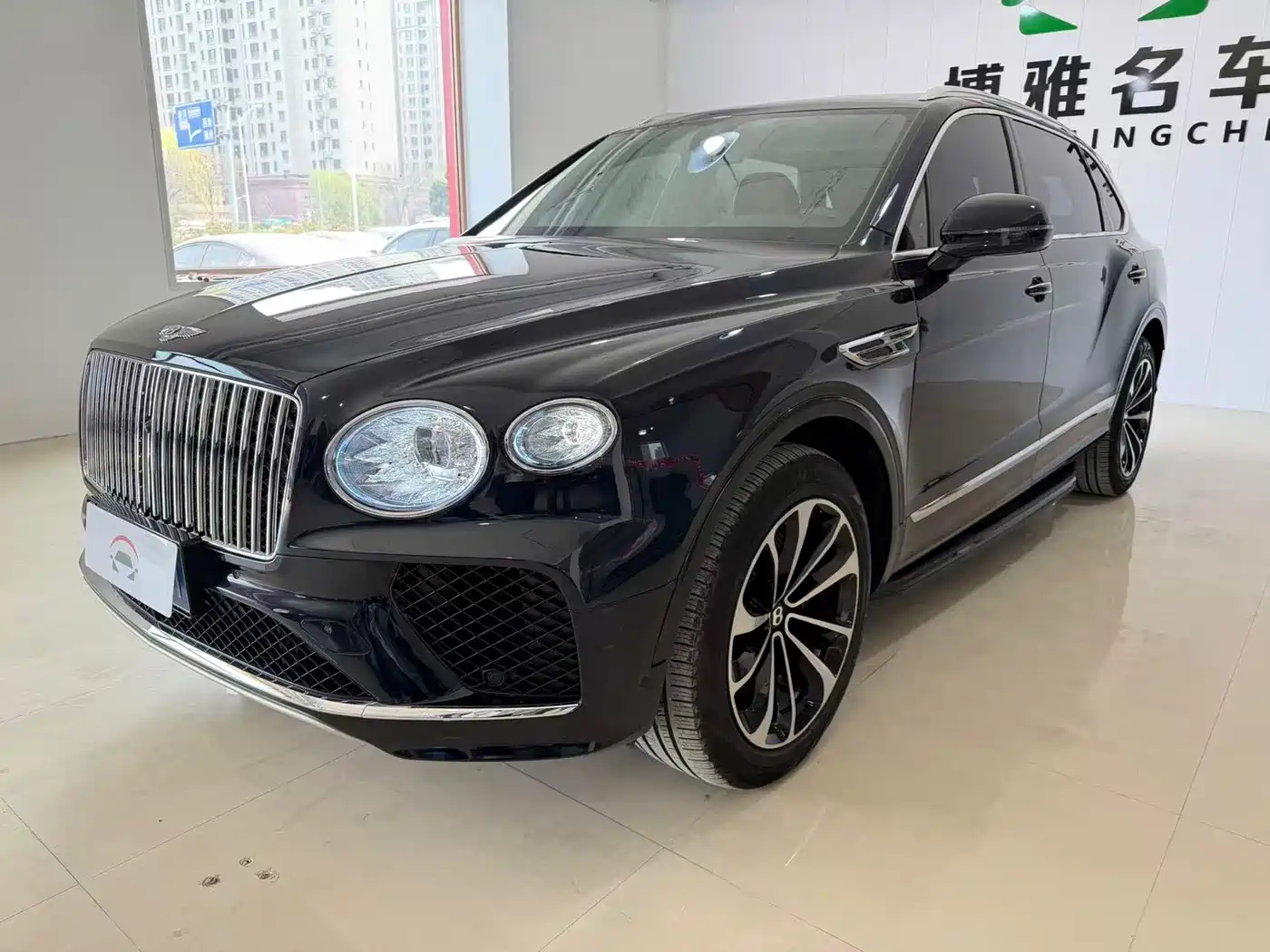 Bentley Bentayga 2024 4.0T V8 Long Wheelbase фото 3
