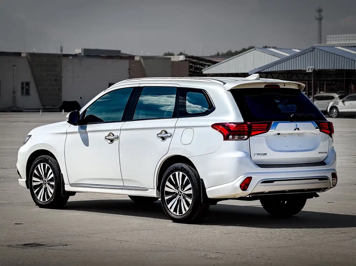 MITSUBISHI OUTLANDER