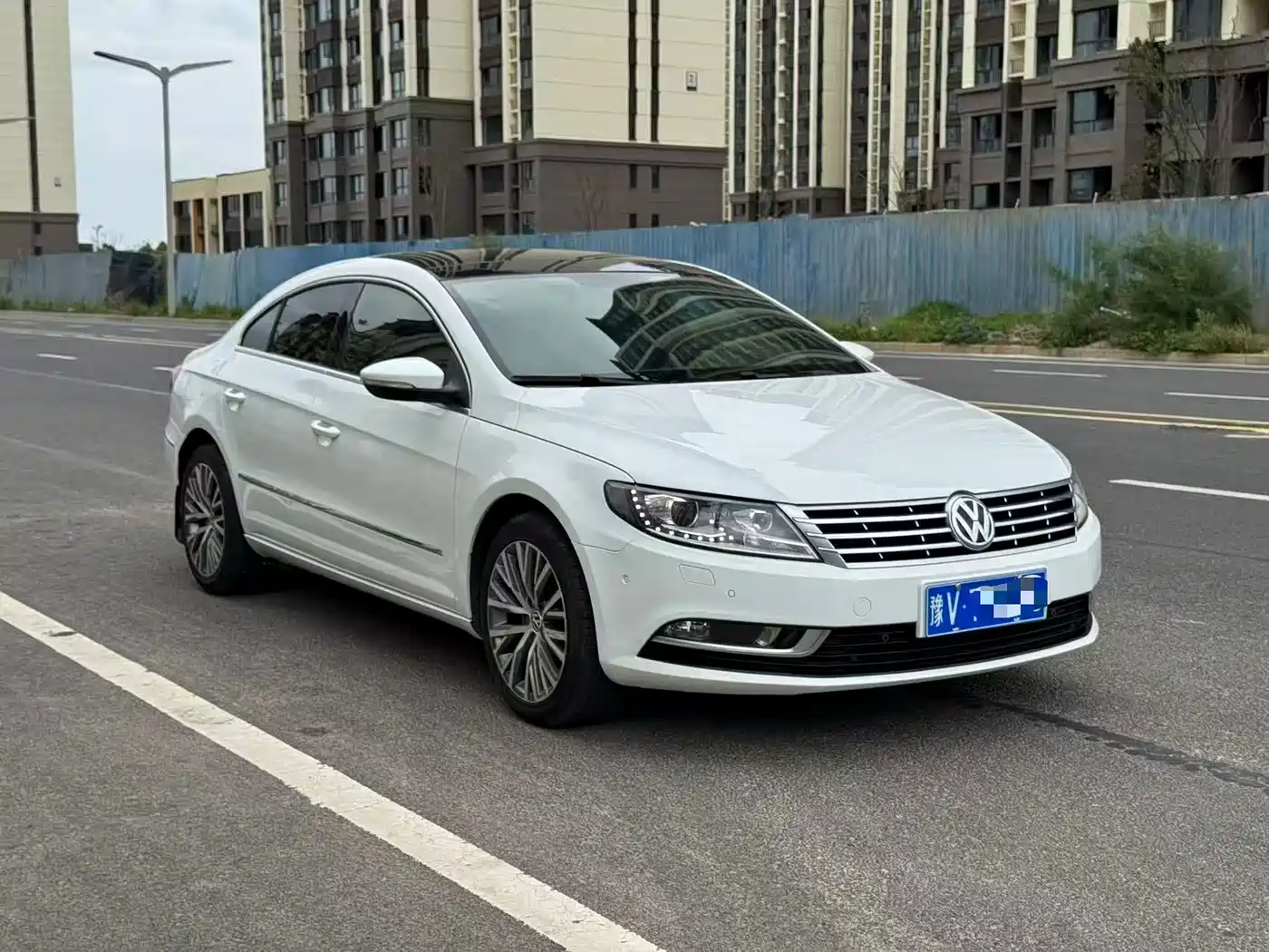 Volkswagen FAW-Volkswagen CC 2016 Model 1.8TSI Luxury фото 2