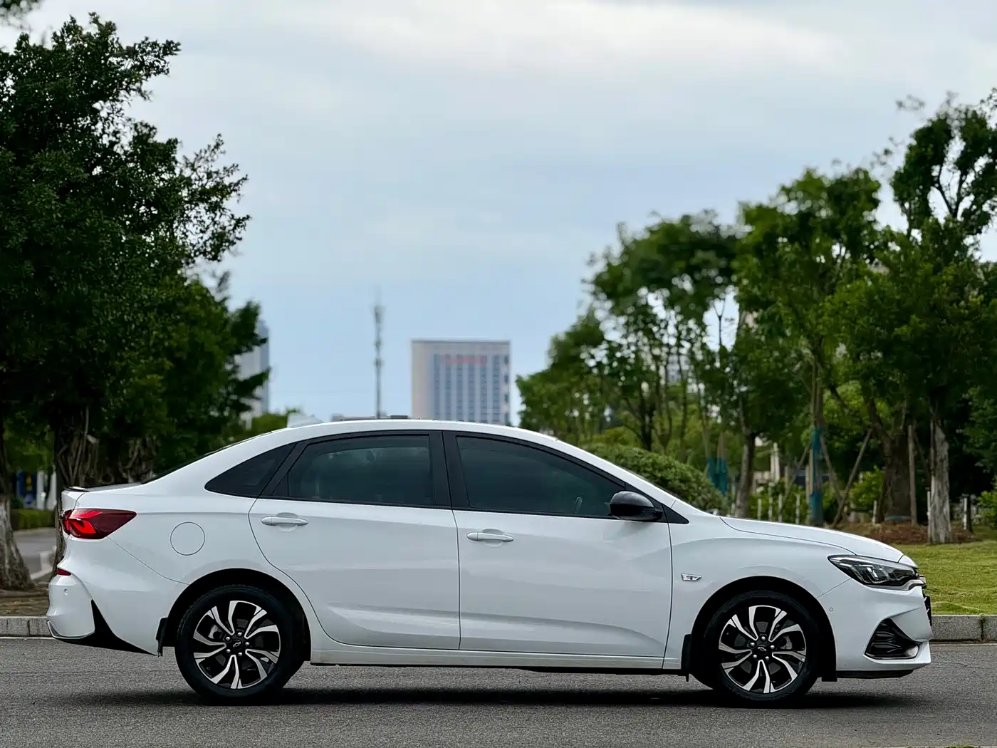 Chevrolet Monza 2019 RS 330T Automatic Thrill Edition China VI фото 8