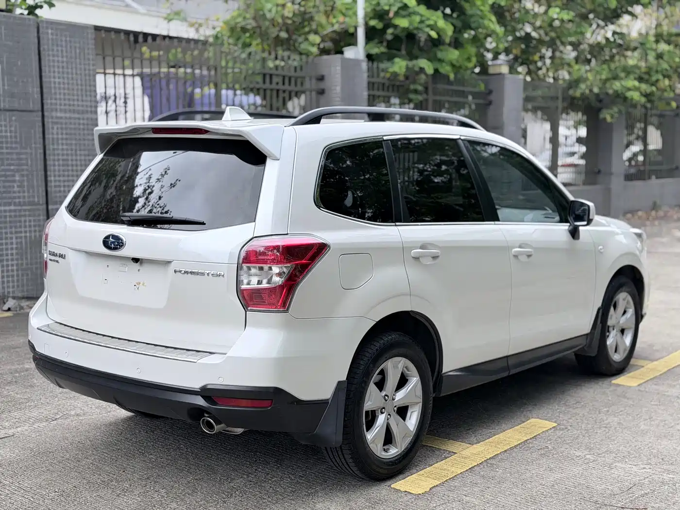 Subaru Forester 2014 2.5i Automatic Elite Edition фото 4