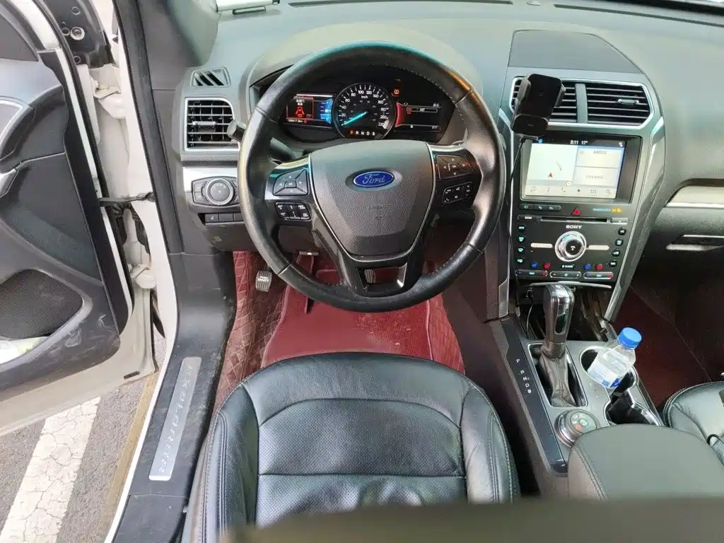 Photo 3 - Ford Explorer (Import)