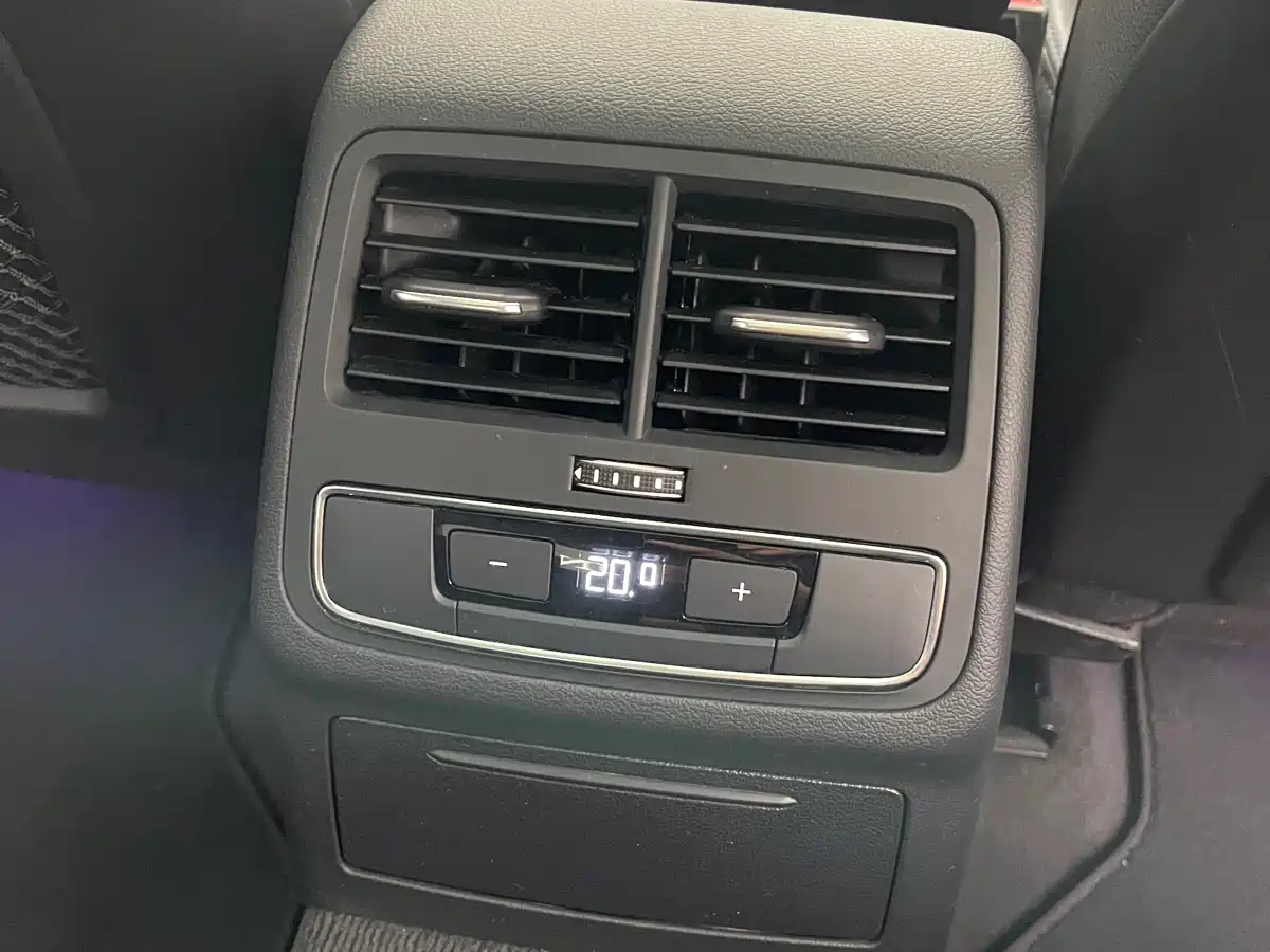 Audi A4L 2018 30th Anniversary 45 TFSI quattro Sport фото 24