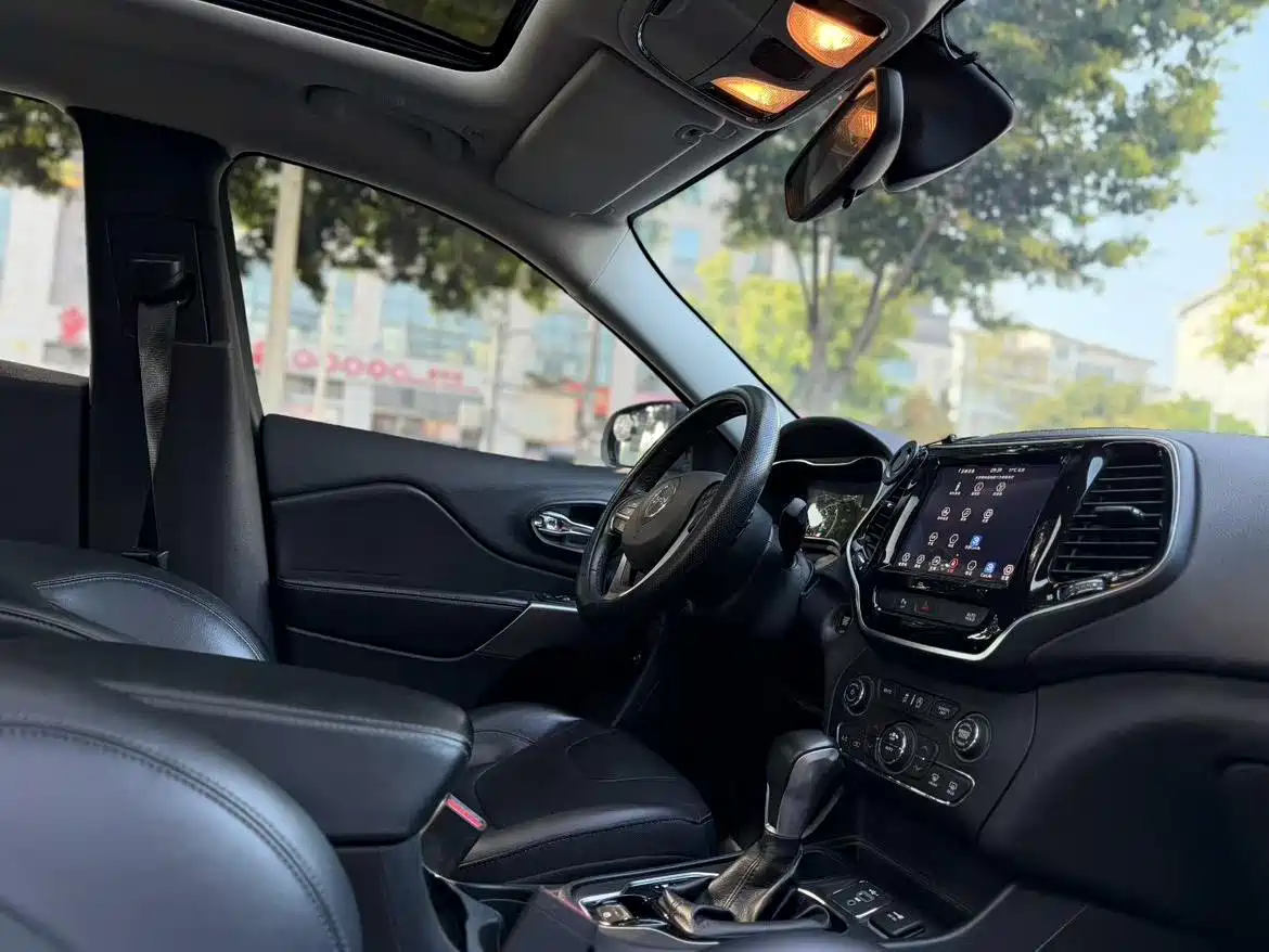 Jeep Cherokee 2019 2019 2.0T 2WD Smart Edition China V