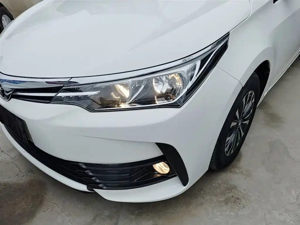 Toyota Corolla 2017 Facelift 1.2T S-CVT GL фото 24