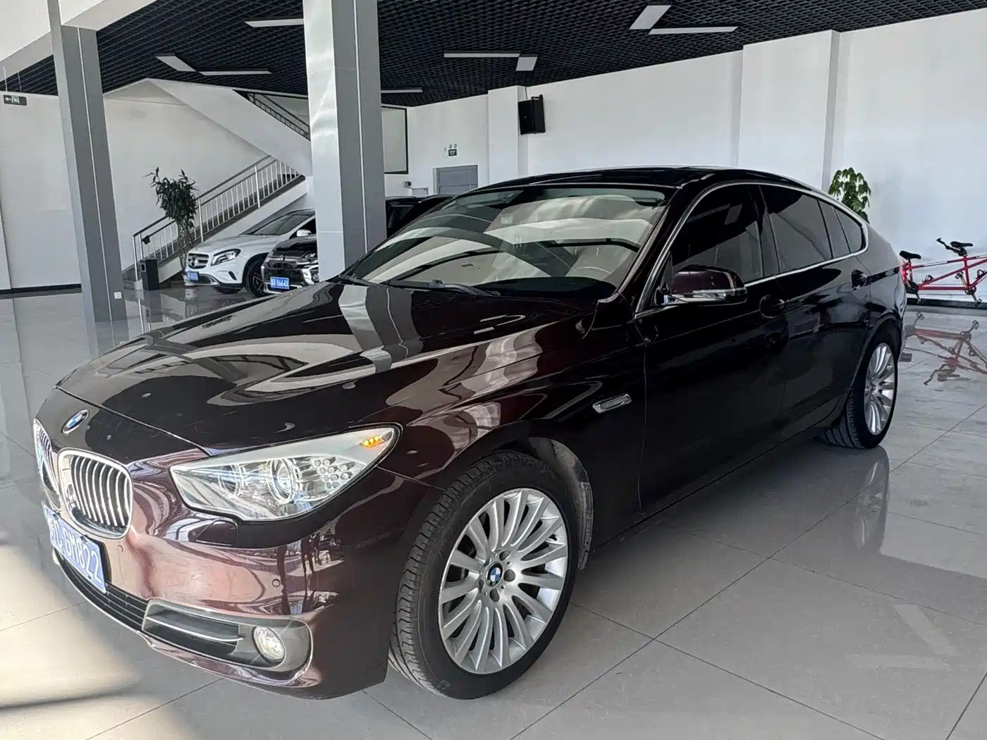 BMW 5 Series GT 2014 528i Leading