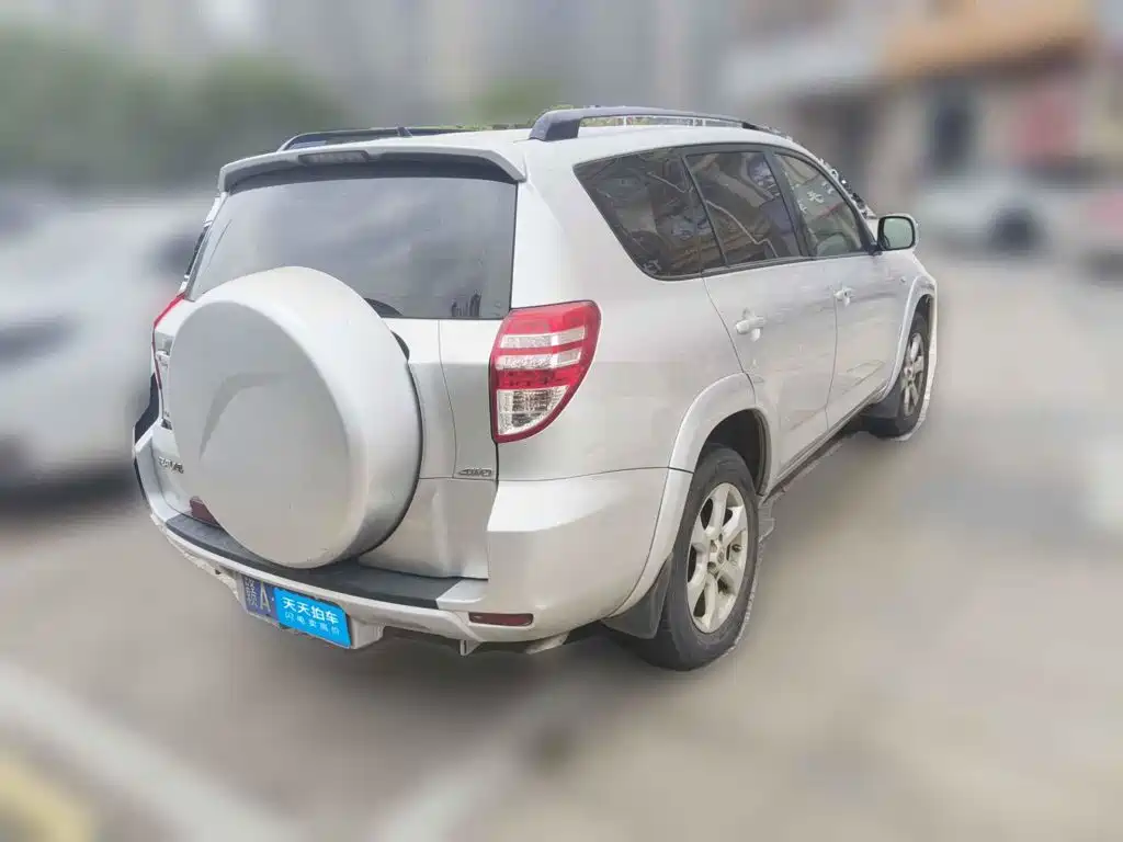 Фото 5 - Toyota RAV4