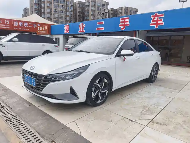 HYUNDAI ELANTRA
