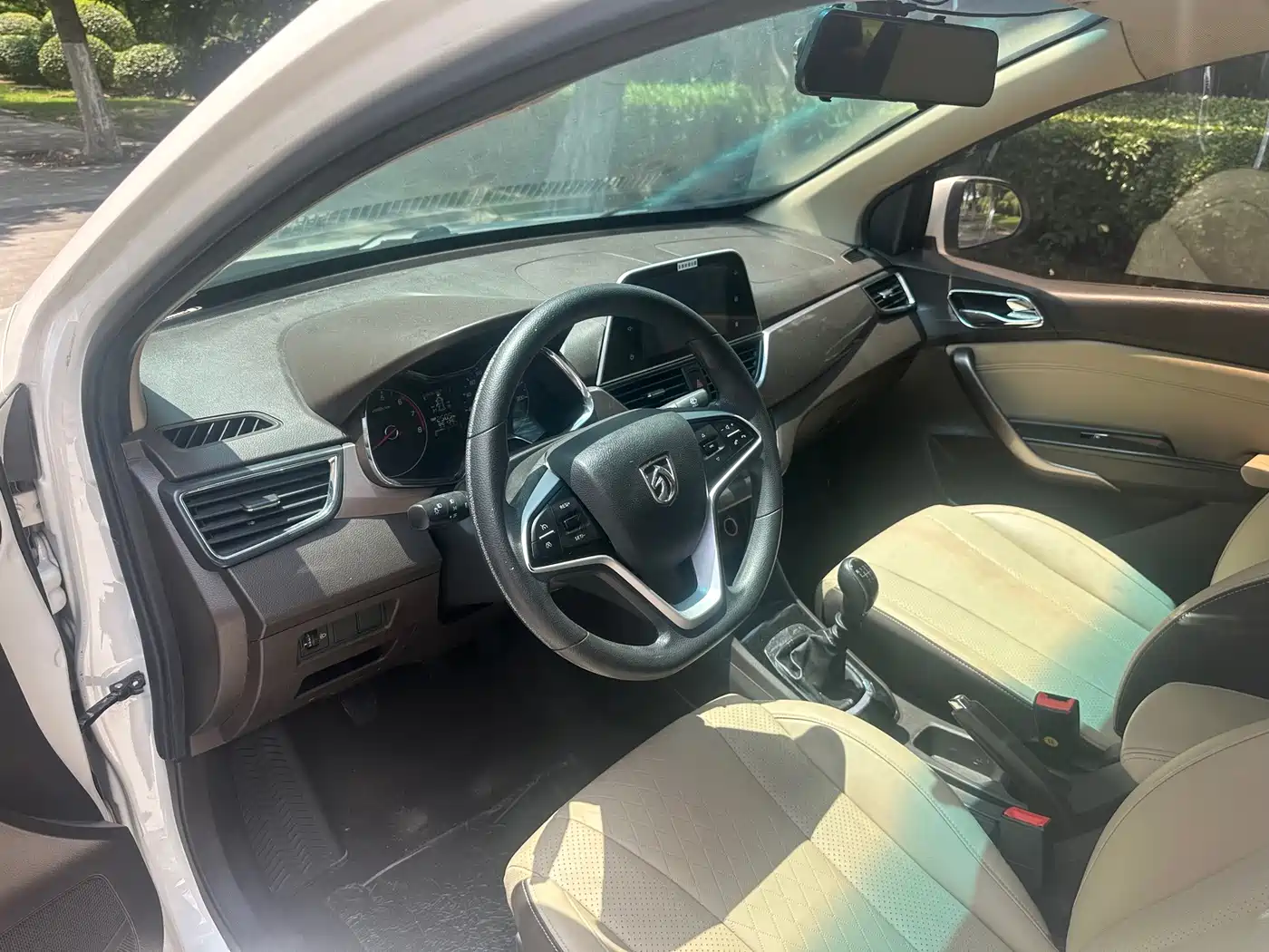 Baojun 310W 2017 2017 1.5L Manual Fashion Edition (China V)
