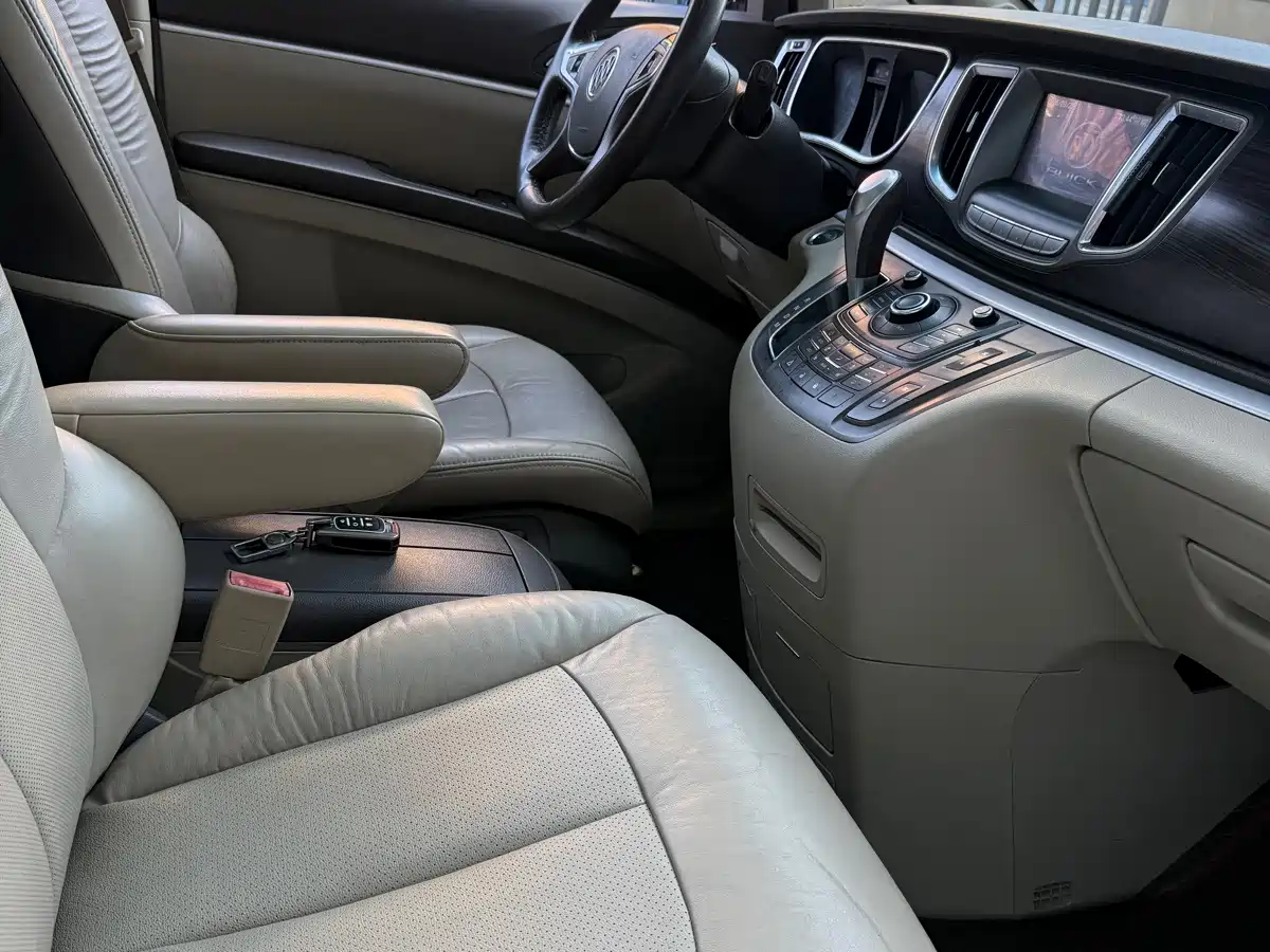 Фото 12 - Buick GL8