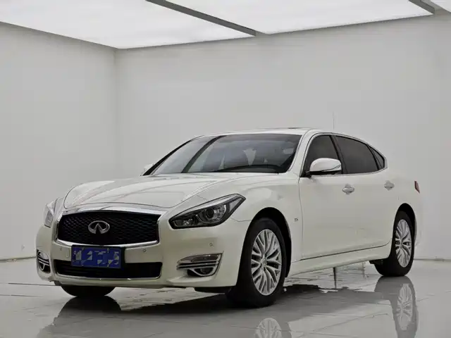 INFINITI Q70