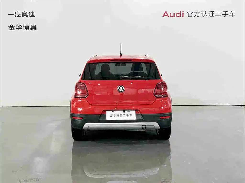 Volkswagen Polo 2014 1.6L Cross Polo Automatic фото 5