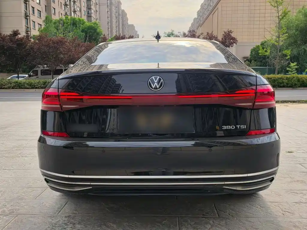 Фото 13 - Volkswagen Passat
