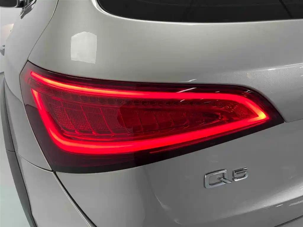 Audi Q5 2017 Plus 40 TFSI Technology фото 20