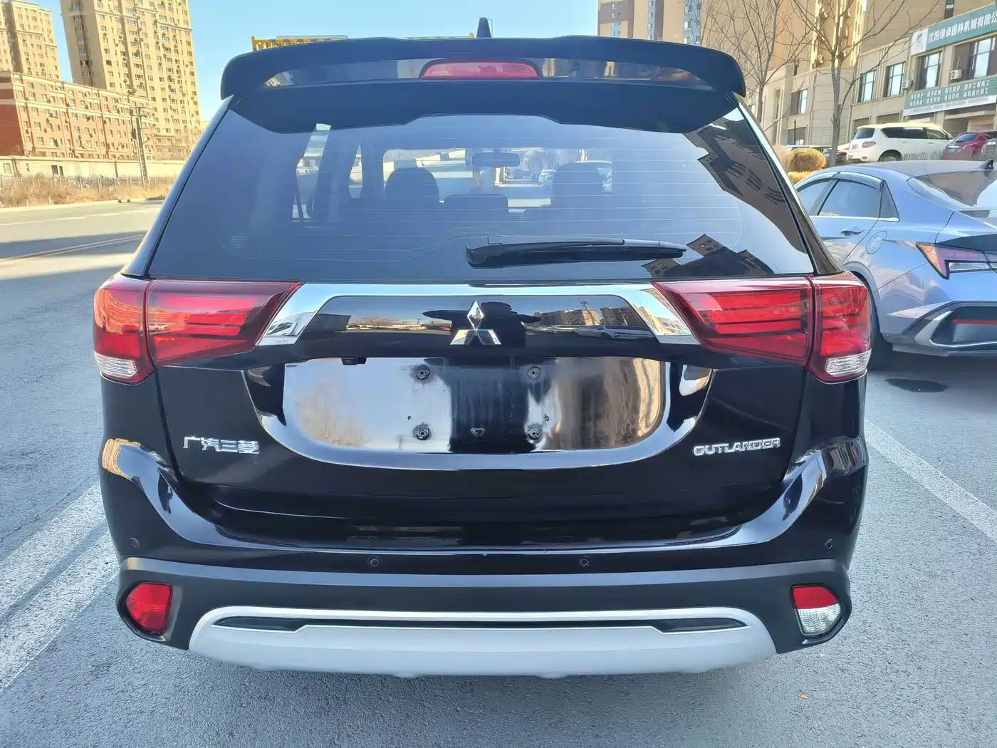 MITSUBISHI OUTLANDER