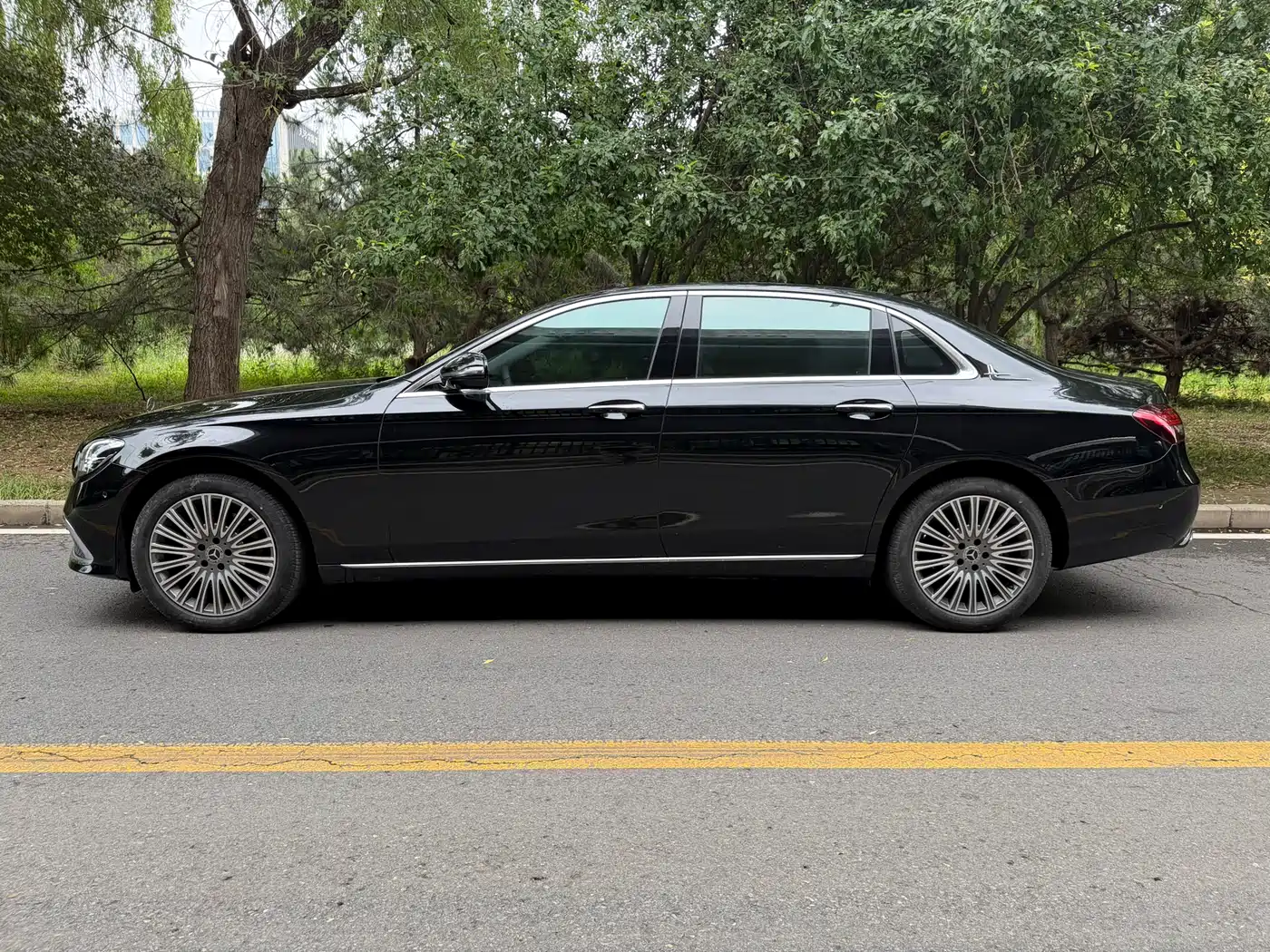 Mercedes-Benz E-Class 2023 E 300 L Luxury фото 3