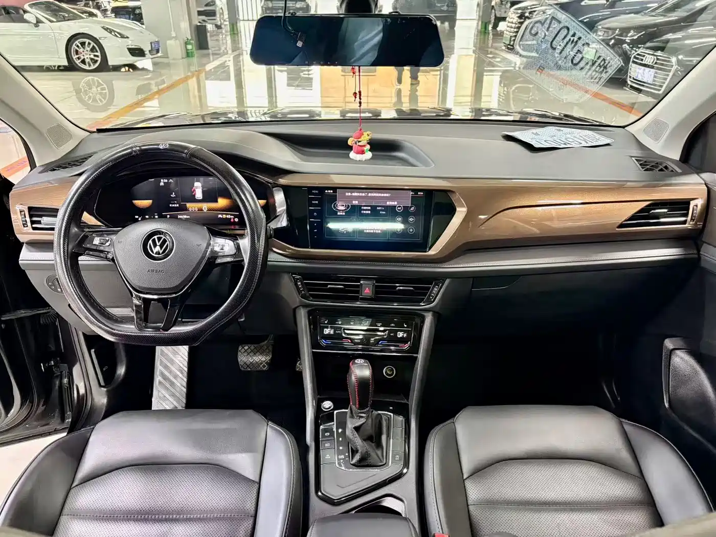 Volkswagen Tharu 2022 280TSI FWD Luxury Edition фото 8