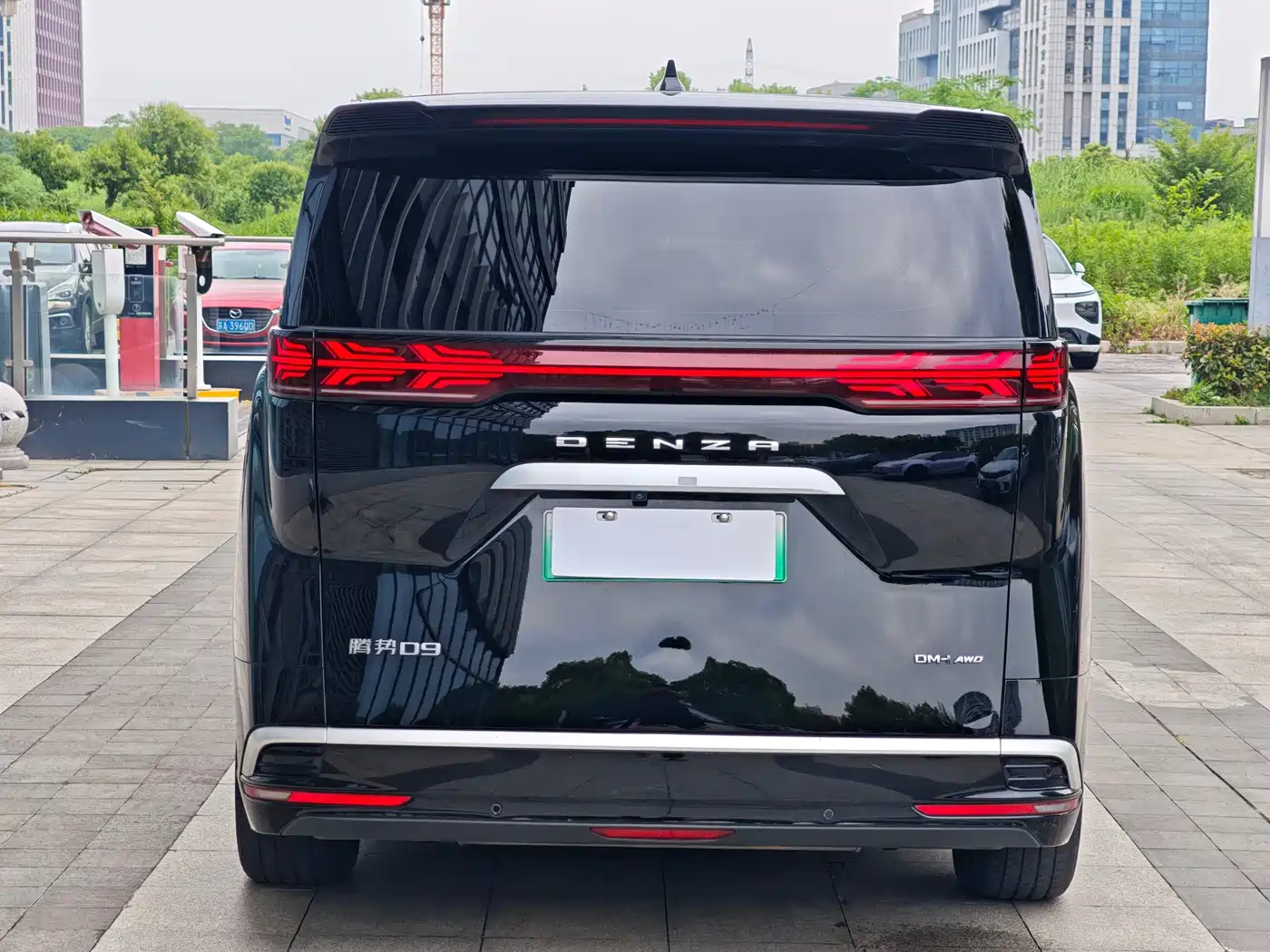 Denza D9 2022 DM-i 970 All-Wheel Drive Honor Edition фото 13