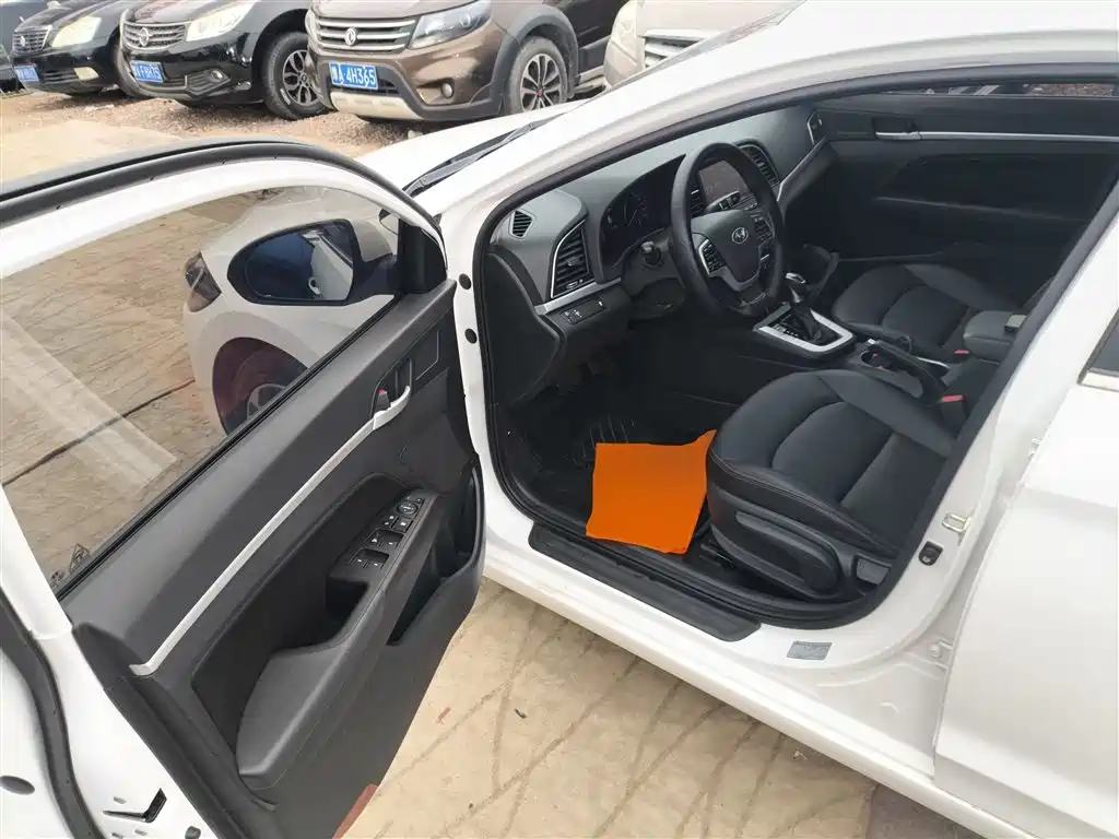 Hyundai Elantra 2018 1.6L Automatic 15th Anniversary Special Edition фото 12