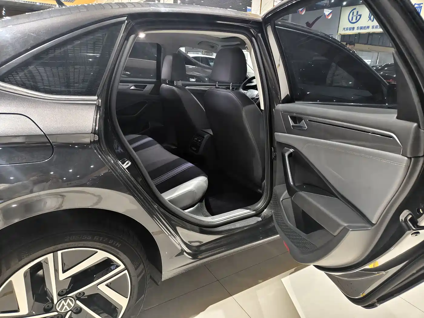 VOLKSWAGEN SAGITAR