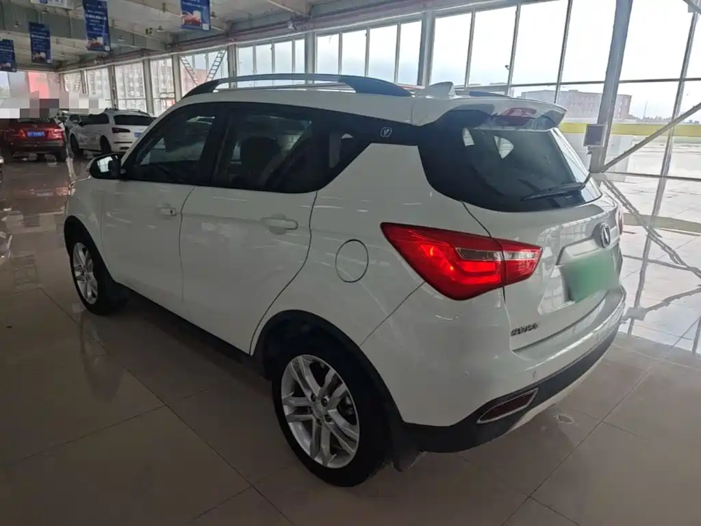 Фото 24 - Changan CS35
