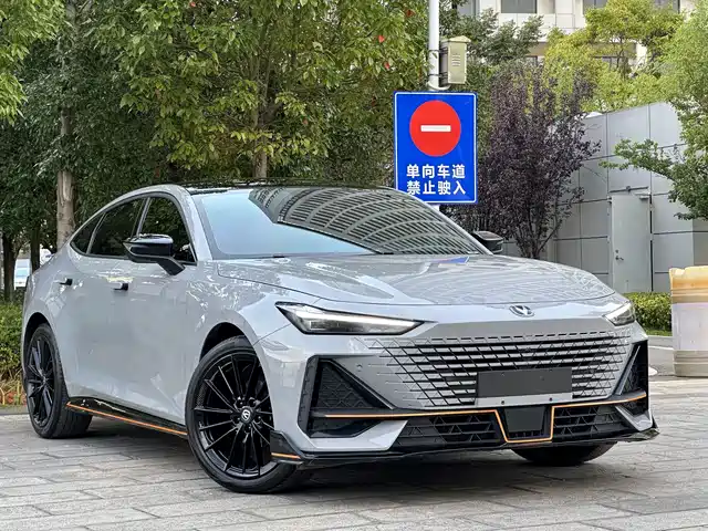 Changan UNI-V 2022 1.5T Sport Edition — фото 4