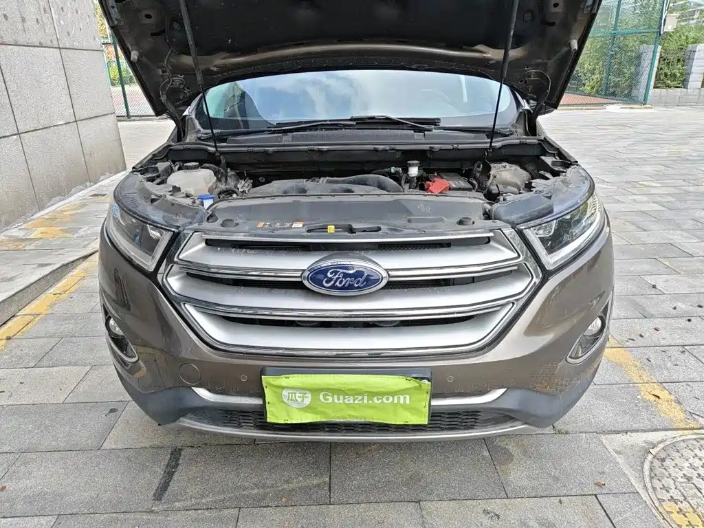 Фото 16 - Ford Edge