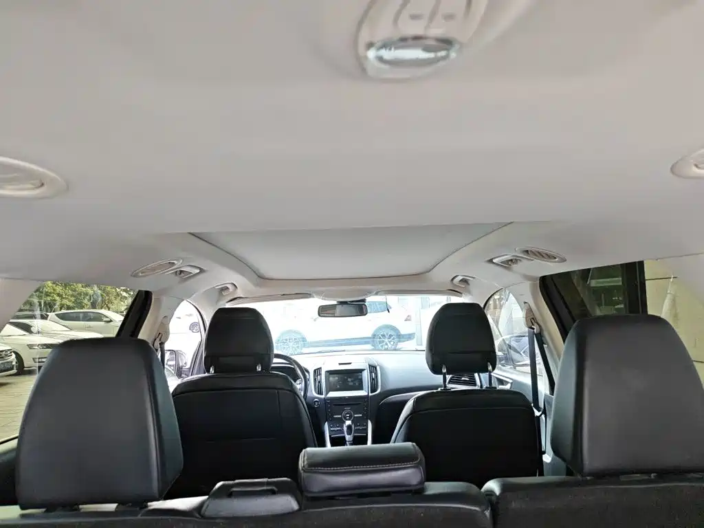 Фото 14 - Ford Edge