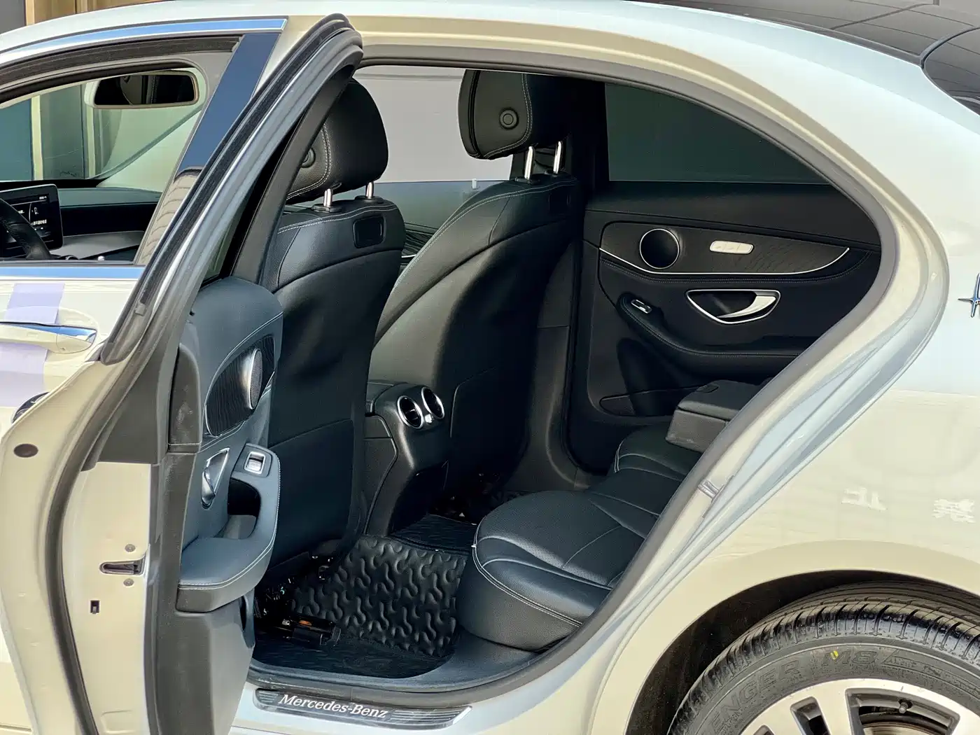 Mercedes-Benz C-Class 2017 Facelift C 200 L Sport Edition фото 6