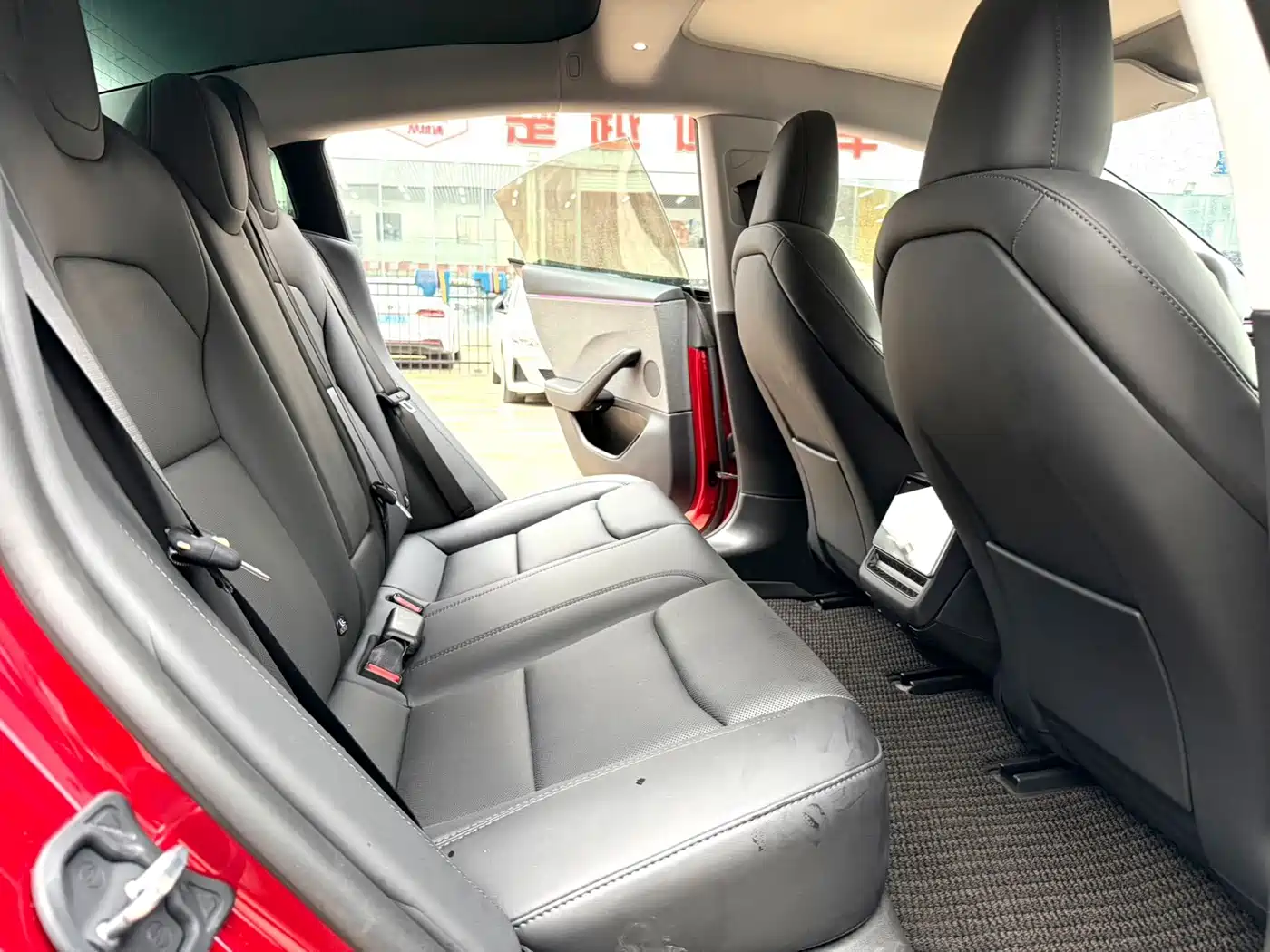 Фото 15 - Tesla Model 3
