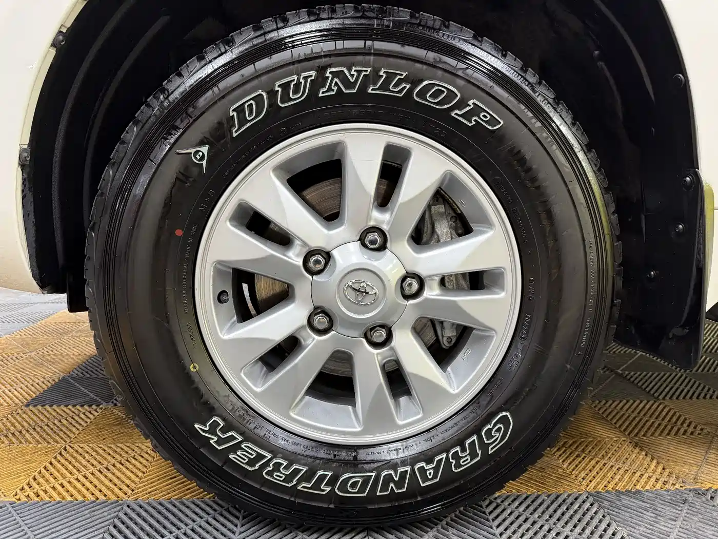 Toyota Land Cruiser 2012 4.0L Automatic VX фото 7