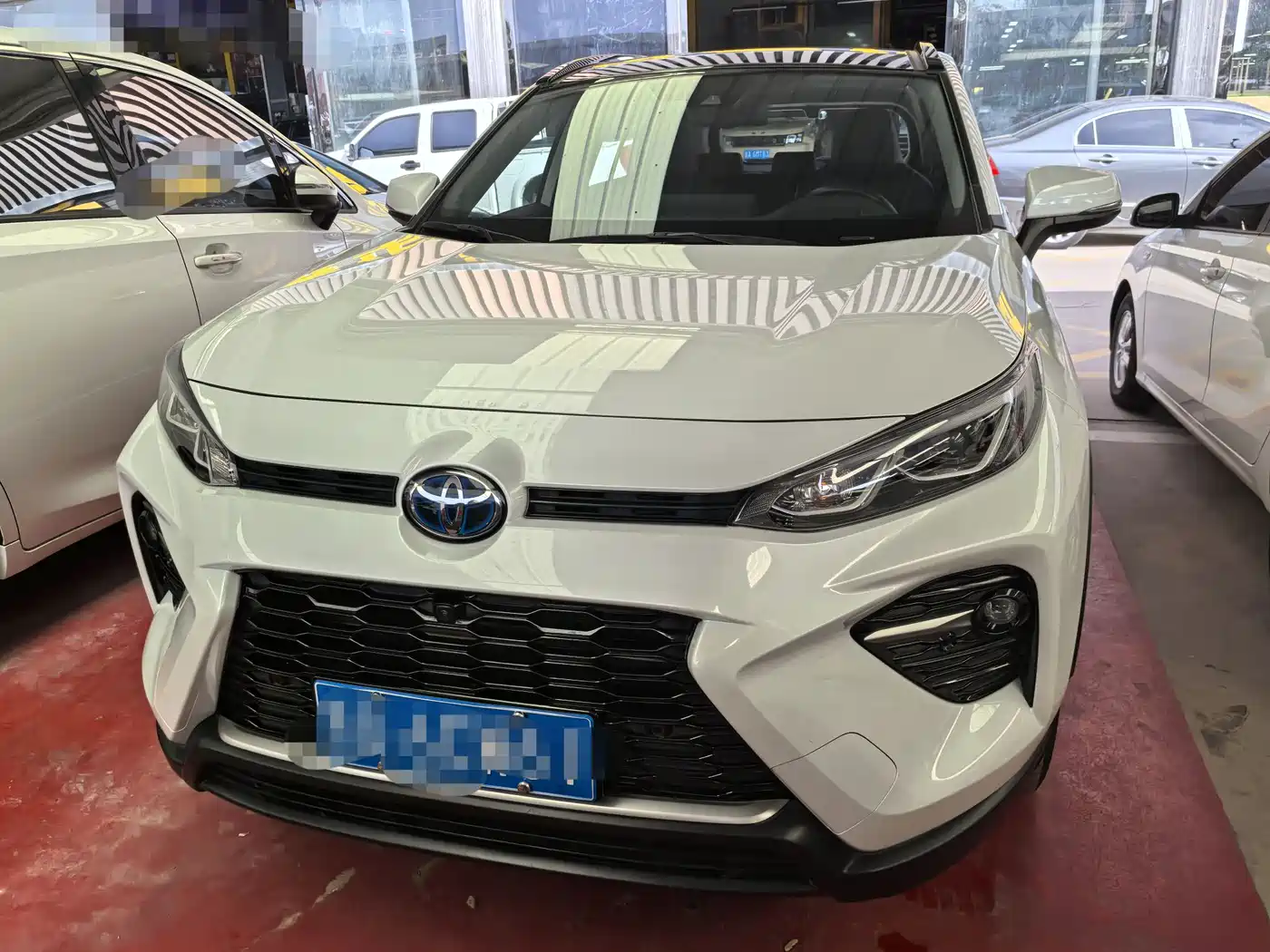 Toyota Wildlander 2023 Hybrid 2.5L E-CVT AWD Premium Edition фото 2
