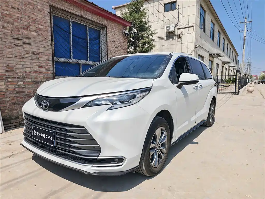 Toyota Sienna 2025 2026 2.5L Hybrid AWD Luxury Edition
