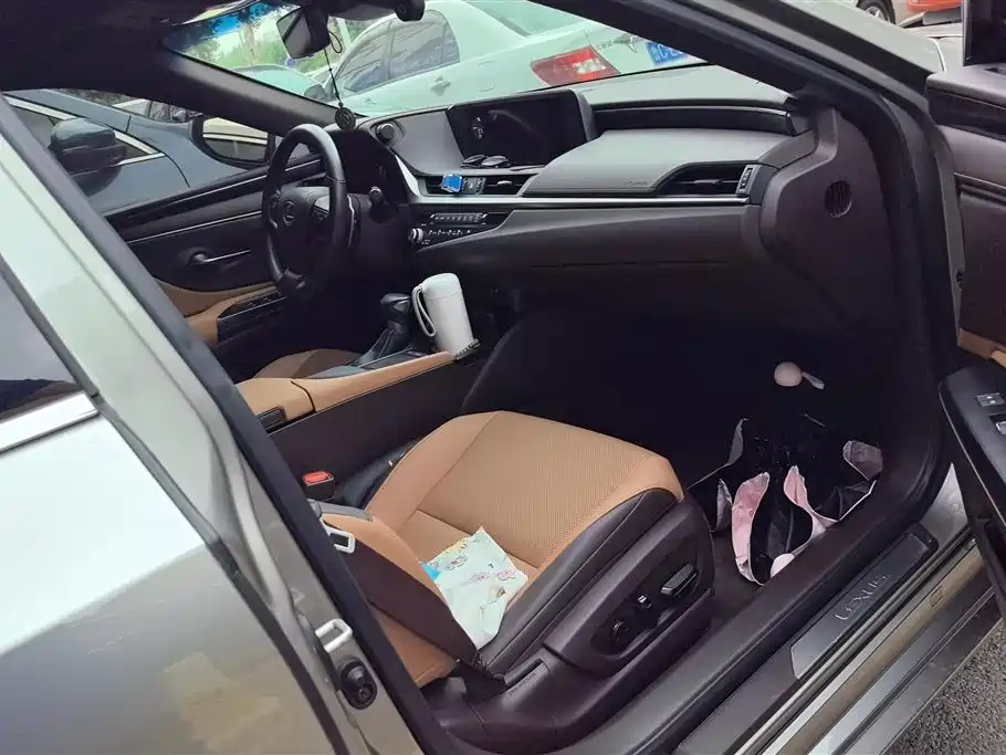 Lexus ES 2020 200 Excellence фото 8