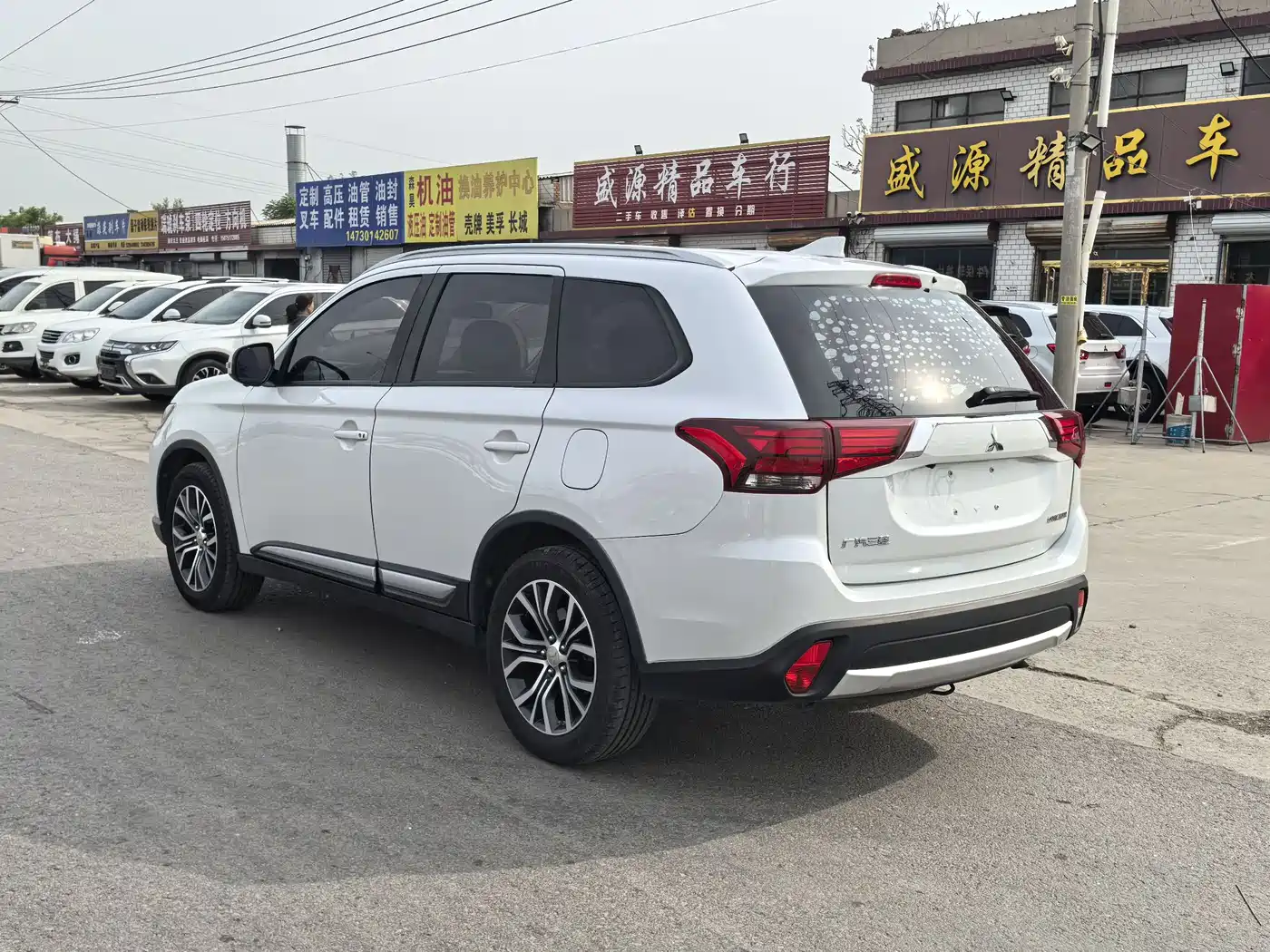 MITSUBISHI OUTLANDER