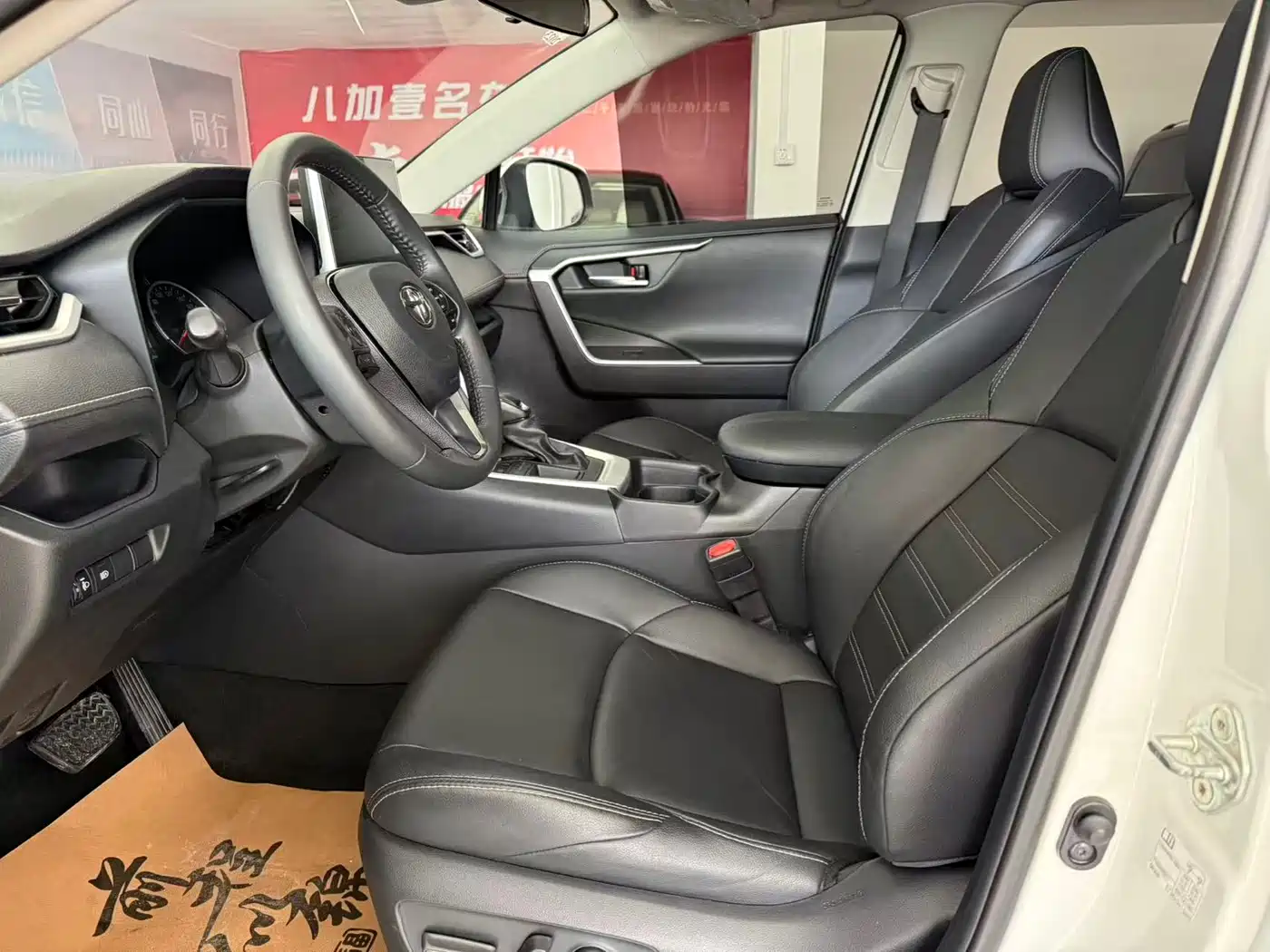 Toyota Wildlander 2021 2.0L CVT 2WD Luxury Edition фото 2