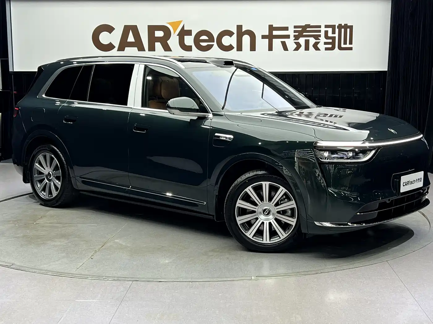 AITO Wenjie AITO M8 2025 Model Extended Range Max+ Edition 53.4kWh 6-Seater фото 3