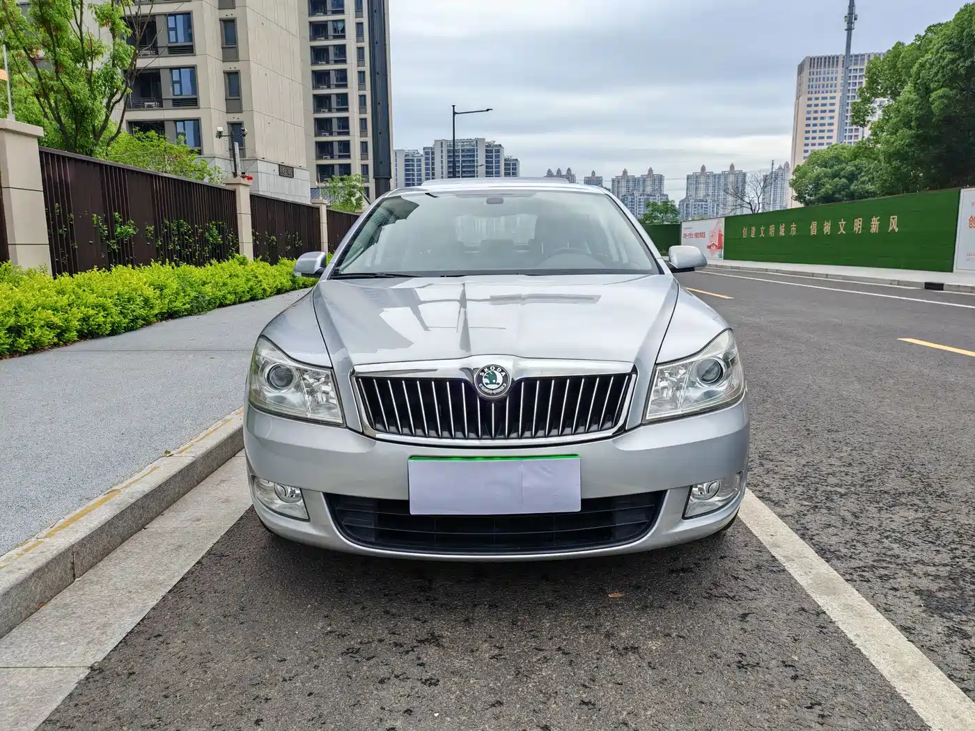 Škoda Octavia 2012 1.6L Auto Yijun Edition фото 2